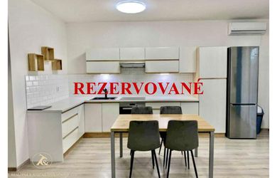 Príjemný rodinný dom v Malých Levároch na PREDAJ