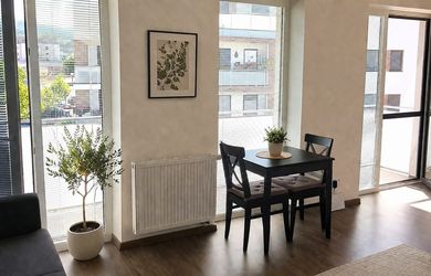 GREEN VIA | Zariadený byt s balkónom, klimatizáciou a nízkymi nákladmi v Záhorskej Bystrici