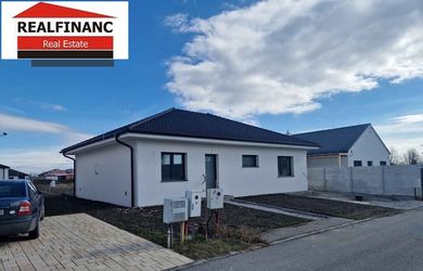 REALFINANC – 100% aktuálny! Novostavba 4 izbový tehlový rodinný dom byt 122 m2 + 3 x parkovacie miesto!