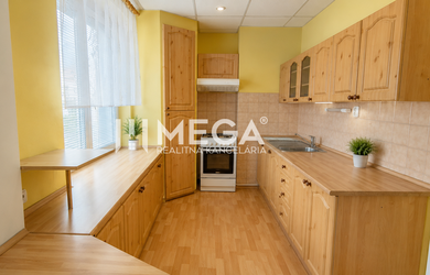 DOHODA NA CENE! NA PREDAJ 3-izb. byt 72 m²- CENTRUM HUMENNÉ