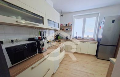 Na predaj 3 izbový byt, Vráble, 80m2, prerobený na 4i byt + záhrada