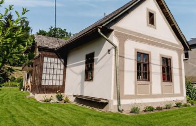NA PREDAJ PÔVODNÁ DEDINSKÁ CHALUPA S POZEMKOM 1435 m² v obci TUŽINA