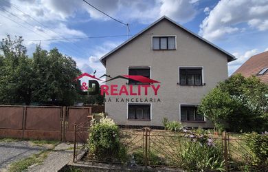 Dvojgeneračný Rodinný Dom s Príslušenstvom | Stožok