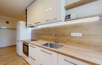 Kompletne zrekonštruovaný a zariadený 2-izbový byt v top lokalite Piešťan (Teplická ul.)