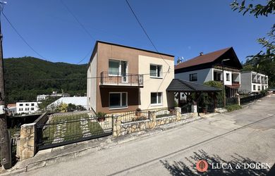 Veľký rodinný dom | nad kúpeľným námestím | Trenčianske Teplice