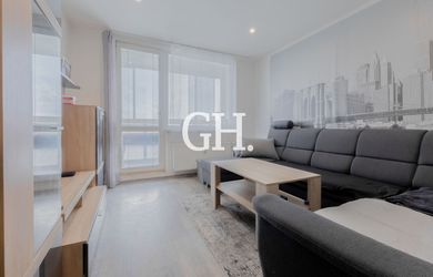 KURSKÁ – Priestranný 2 - izbový byt – 58 m² – Kompletná rekonštrukcia – Zasklená loggia