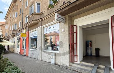 INVESTIČNÁ PRÍLEŽITOSŤ – PODNIKATEĽSKÝ PRIESTOR SO STABILNÝM NÁJOMCOM V PRIEVIDZI