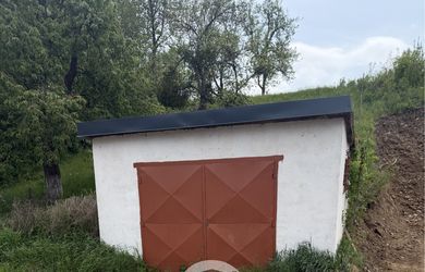Garáž na Valaškovskej ulici v Humennom – parkovanie, dielňa aj sklad.