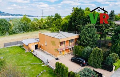 RODINNÝ DOM KOMPLETNE REKONŠTRUOVANÝ, S PEKNÝM POZEMKOM S ROZLOHOU 1050 M2