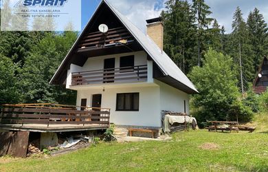 REZERVOVANÁ -Rekreačná chata v Jakubovanoch na Liptove - NA PREDAJ