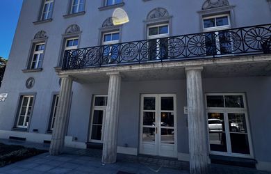 NA PRENÁJOM/FOR RENT - Priestranný 3 - izbový byt v starom meste
