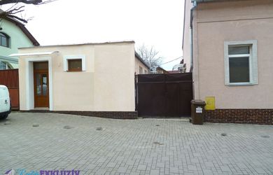 Na predaj budova v centre mesta Lučenec