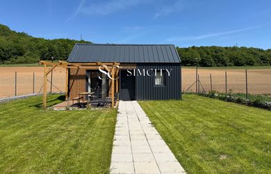 SIMCITY│Na predaj moderný kompletne zariadený mobilný domček – 32 m² | Stačí premiestniť na vlastný pozemok