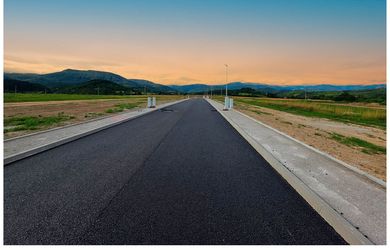 SLNEČNÉ STAVEBNÉ POZEMKY / rôzne výmery / ROVINA / obec PREDAJNÁ /