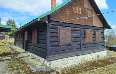 5-izbový zariadený rodinný dom v štýle drevenice s garážou a altánkom