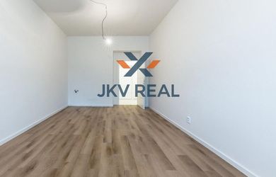 Na predaj kompletne zrekonštruovaný 3-izbový byt s balkónom