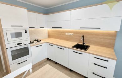 Na prenájom kompletne zrekonštruovaný a zariadený 2-izbový byt s loggiou v meste Žiar nad Hronom