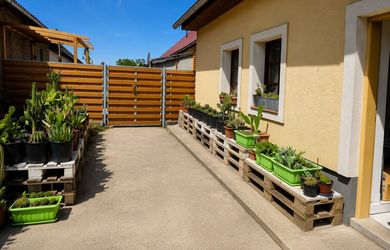 Na predaj 2 izbový rodinný dom na rekonštrukciu v malebnej obci blízko Sládkovičova