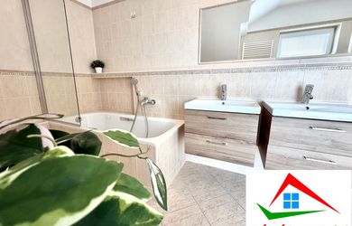 ROVINKA – DVOJPODLAŽNÝ 4i RODINNÝ DOM S TERASOU A ZÁHRADOU