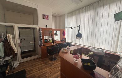 Ponúkame odstúpenie kaderníctvo s kompletným vybavením, Tupolevova ulica, BA V -Petržalka