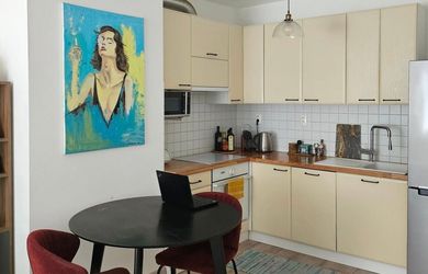 Na dlhodobý prenájom tichý a svetlý 2-izbový byt s vlastným podzemným parkovacím miestom