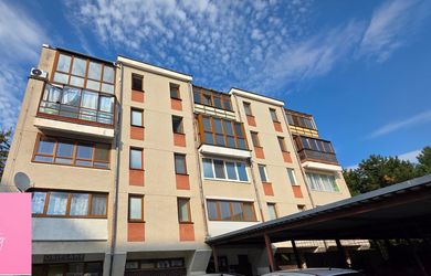 Na predaj veľký bezbariérový 3 - izbový byt, 88 m2 + loggia + balkón + zastrešené parkovacie státie, Dubnica nad Váhom.