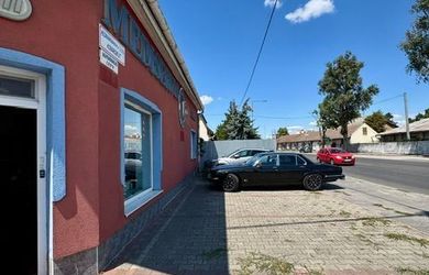 Na predaj rodinný dom po rekonštrukcii na frekventovanom mieste v Nových Zámkoch – ideálny na podnikanie aj bývanie