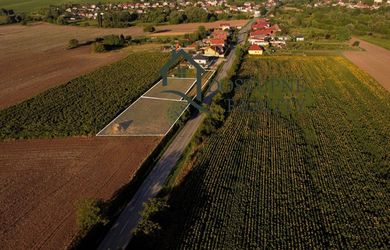 Na predaj 2 stavebné pozemky v súkromí-Alekšince len 12km od Nitry