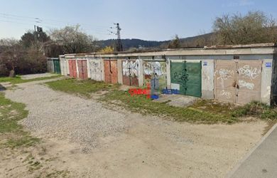 Garáž, Skalická cesta - pozemok v OV, montážna jama