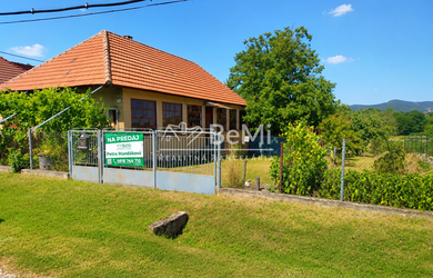 Pozemok s rodinným domom o výmere 3 671 m² v obci Jelenec