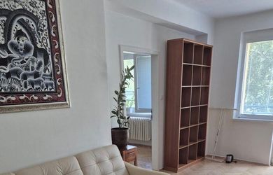 Na prenájom priestranný, svetlý a kvalitne zariadený 3-izbový byt - Bratislava I