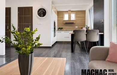 Moderný 4 izbový rodinný dom s garážou a upravenou záhradou v obci Trstín