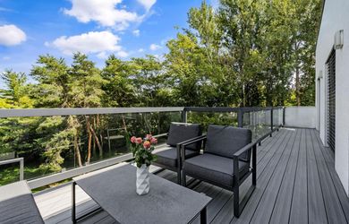 Na predaj nádherný 4 izbový luxusný byt,176 m2 + terasy 55 m2,2 garáž.