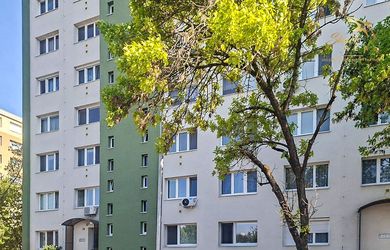 Hotová investícia v Komárne: zariadený 1-izbový byt po rekonštrukcii pri stanici
