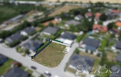 LOYALTERS | Stavebný pozemok Kvetoslavov - Karolinum, 595 m²