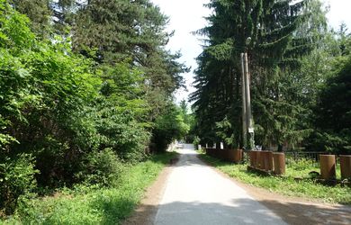 BESTSELLER - Veľkorysý slnečný pozemok 1561m2, ZP 143 m2, v centre Harmónie, v rekreačnej oblasti, 35km od BA