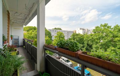 Priestranný slnečný 4i byt s lodžiou – Bagarova ul., Dúbravka