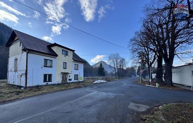 Bývalá budova základnej umeleckej školy v Lipt. Hrádku