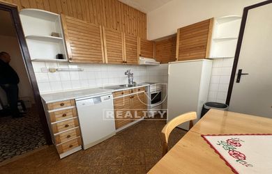 TUreality ponúkajú na predaj Rodinný Dom v Okoličnom