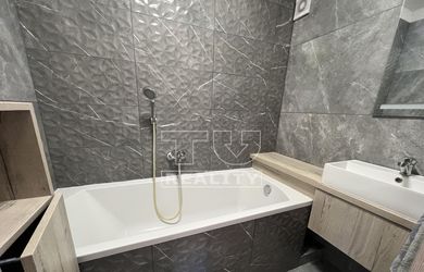 Rezervovaný TUreality ponúkajú krásny lukratívny  presvetlený 82m2 3-Izbák v Palúdzkej