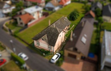 POCTIVÝ RODINNÝ DOM K REKONŠTRUKCII NA VÝBORNOM POZEMKU | DIVIACKA NOVÁ VES - VRBANY