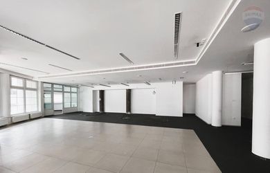 Prenájom: priestory pre obchod, služby, administratívu, kancelárie v centre Podbrezovej