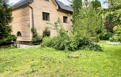 Predaj: 5-izbový rodinný dom s veľkým pozemkom v malebnom Osrblí – ideálny na bývanie aj podnikanie