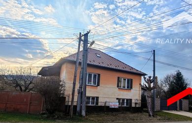 Rodinný dom s výbornou dispozíciou a udržiavaným slnečným pozemkom – Uhorské