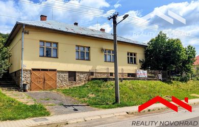 MIMORIADNA ZĽAVA 20 000 €! Dom s charakterom a rozľahlým pozemkom v centre Lovinobane