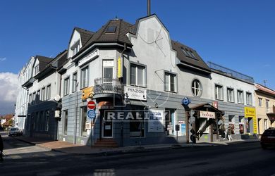 POLYFUNKČNÁ BUDOVA V CENTRE TRENČÍNA