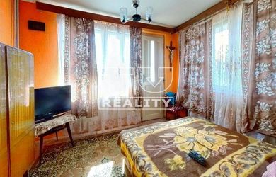 STARŠÍ 4 IZBOVÝ RD VEĽKÉ CHLIEVANY SO SLNEČNÝM POZEMKOM 1847 M2