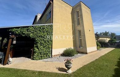PRIPRAVUJEM DO PONUKY  2-PODLAŽNÝ RODINNÝ DOM V ZÁBLATÍ S GARÁŽOU A POZEMKOM  562 m2!