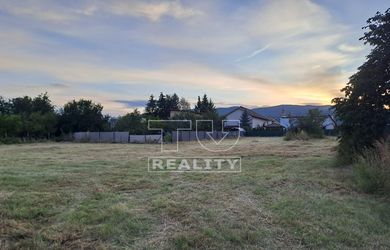 NA PREDAJ 3700 M2 SLNEČNÝ POZEMOK NA RODINNĚ DOMY Lazany (PD)