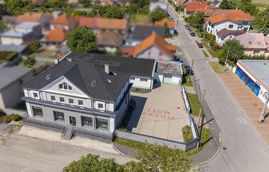 Na predaj komerčná budova s možnosťou bývania a podnikania v Zohore